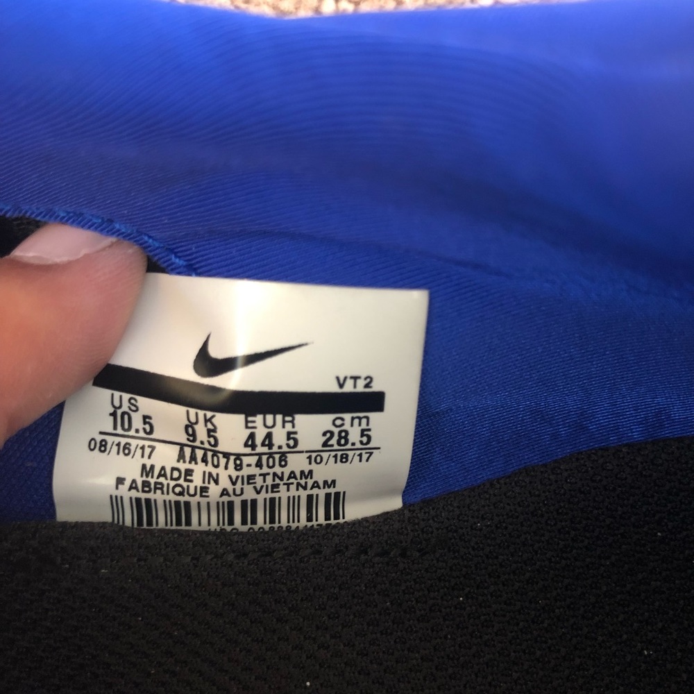 Mens Nike’s blue running shoe